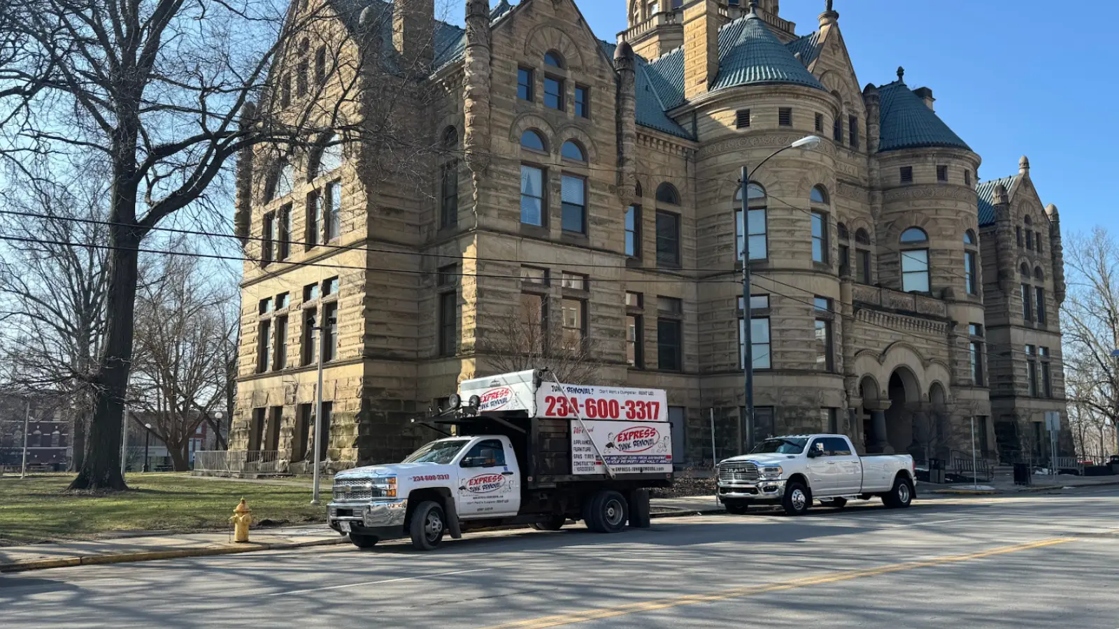 Express Junk Removal truck in front of Trumbull county courthouse